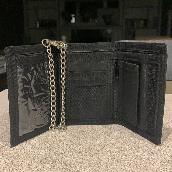 NWOT Punk Rocker Skull Embroided Tri-fold Nylon/Velcro Wallet Purse with Chain - Picture 5 of 13